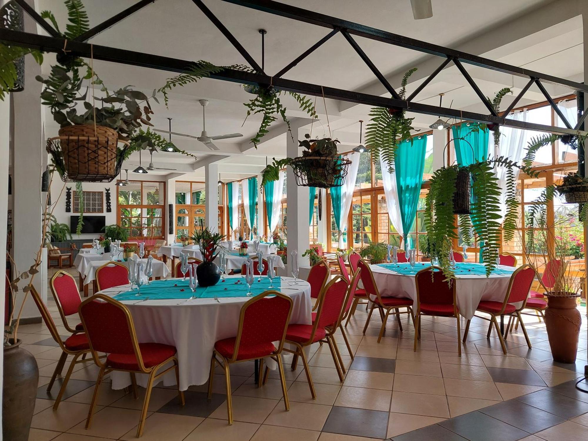 Island Continent Hotel Ivato Airport Exterior foto