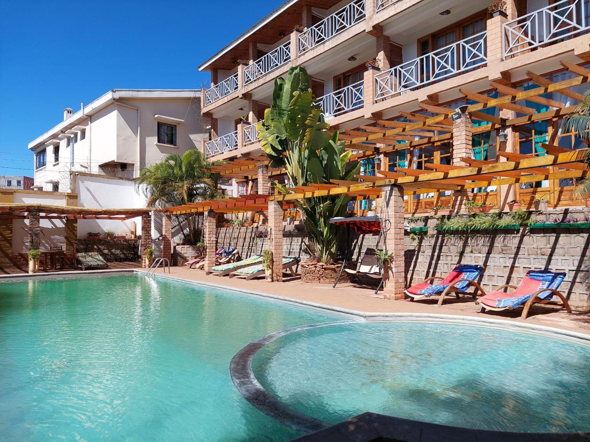 Island Continent Hotel Ivato Airport Exterior foto